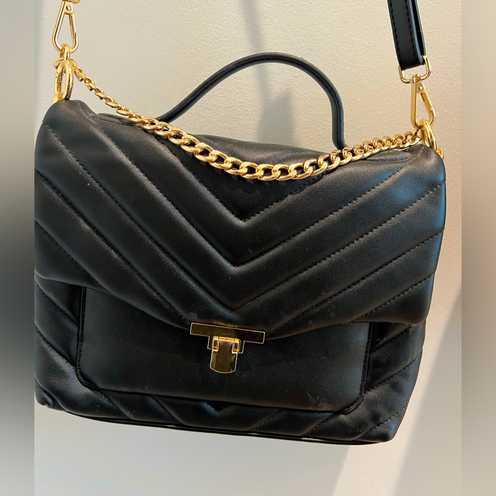 Medium sized crossbody with gold accents